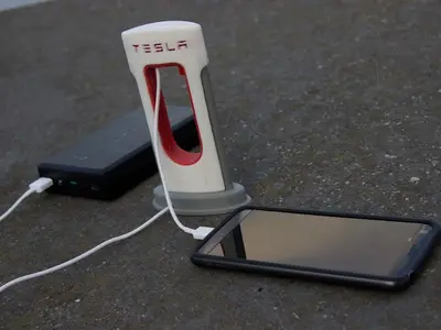 Tesla Super Charger for mobile phones (USB C)