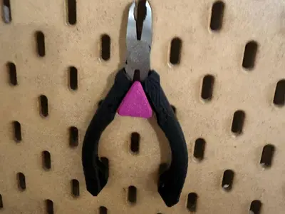 Pegboard/IKEA-Skandis pliers mount