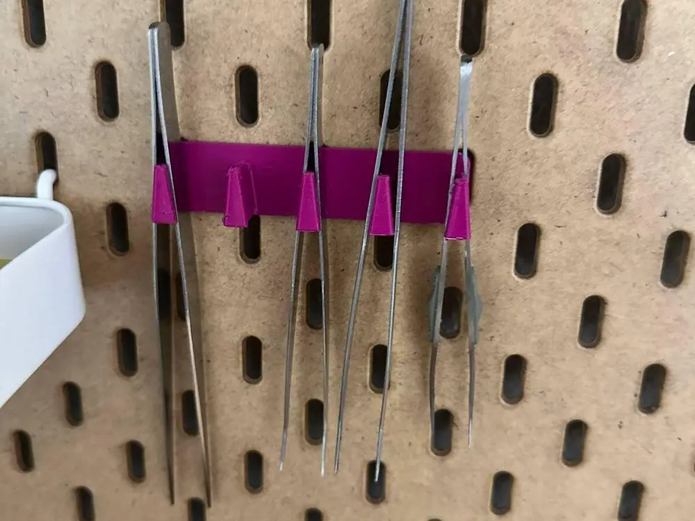 Pegboard/IKEA-Skandis Tweezers mount