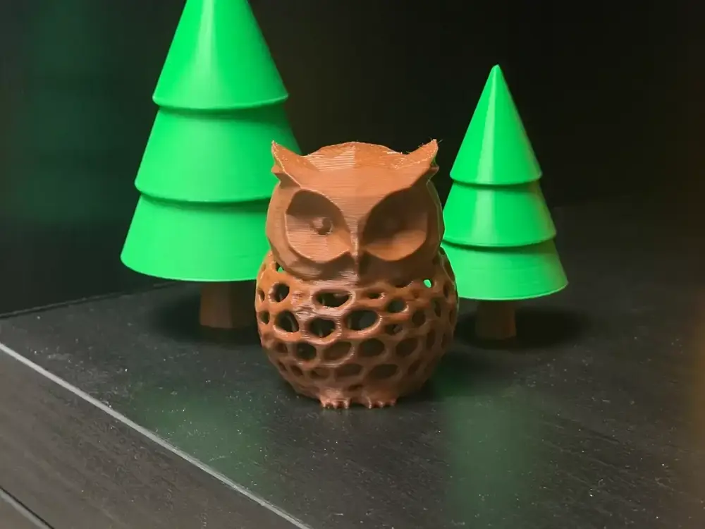 Cute Low Poly Owl with voronoi pattern