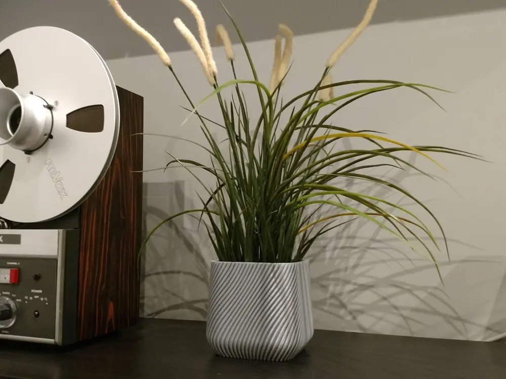 Rounded Square Modern Spiral Planter