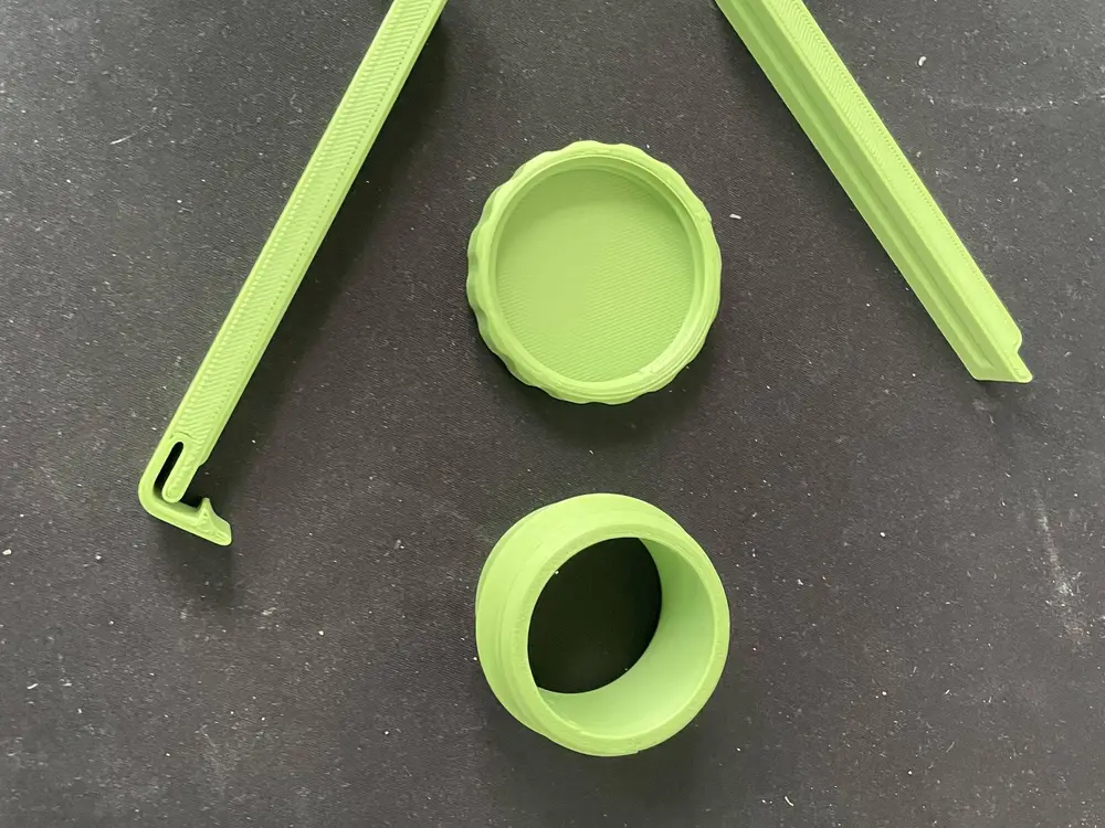 Bag Clip With Pourable Cap