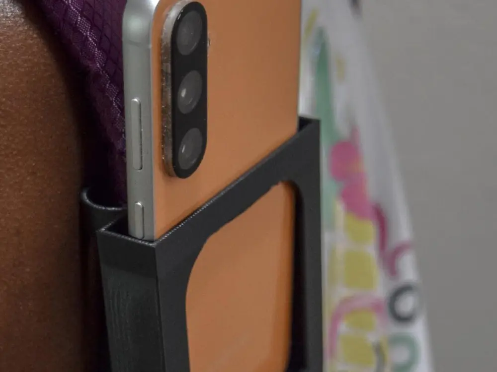 Pocketless Phone Holder