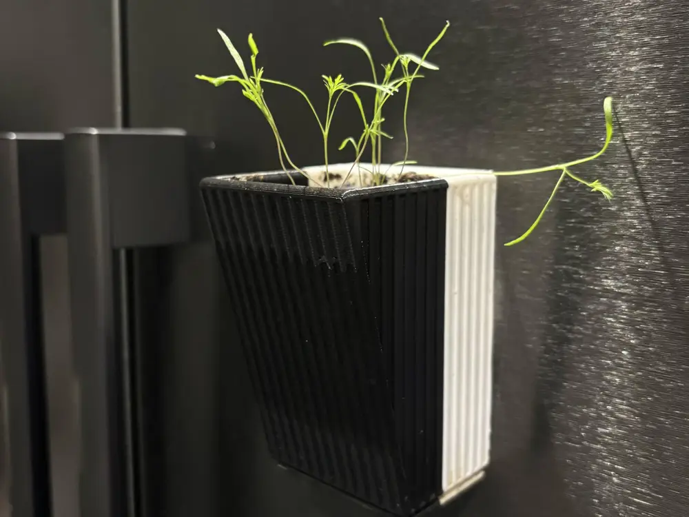 Magnetic Plant Pot