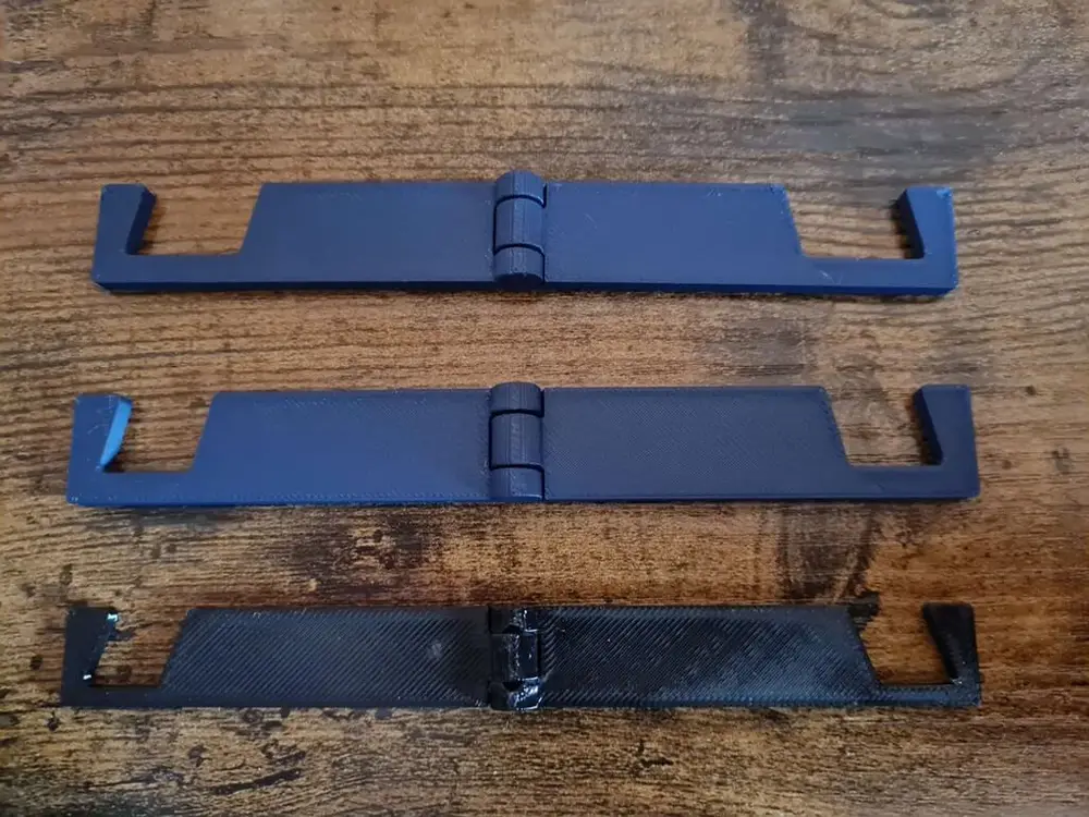Foldable phone stand
