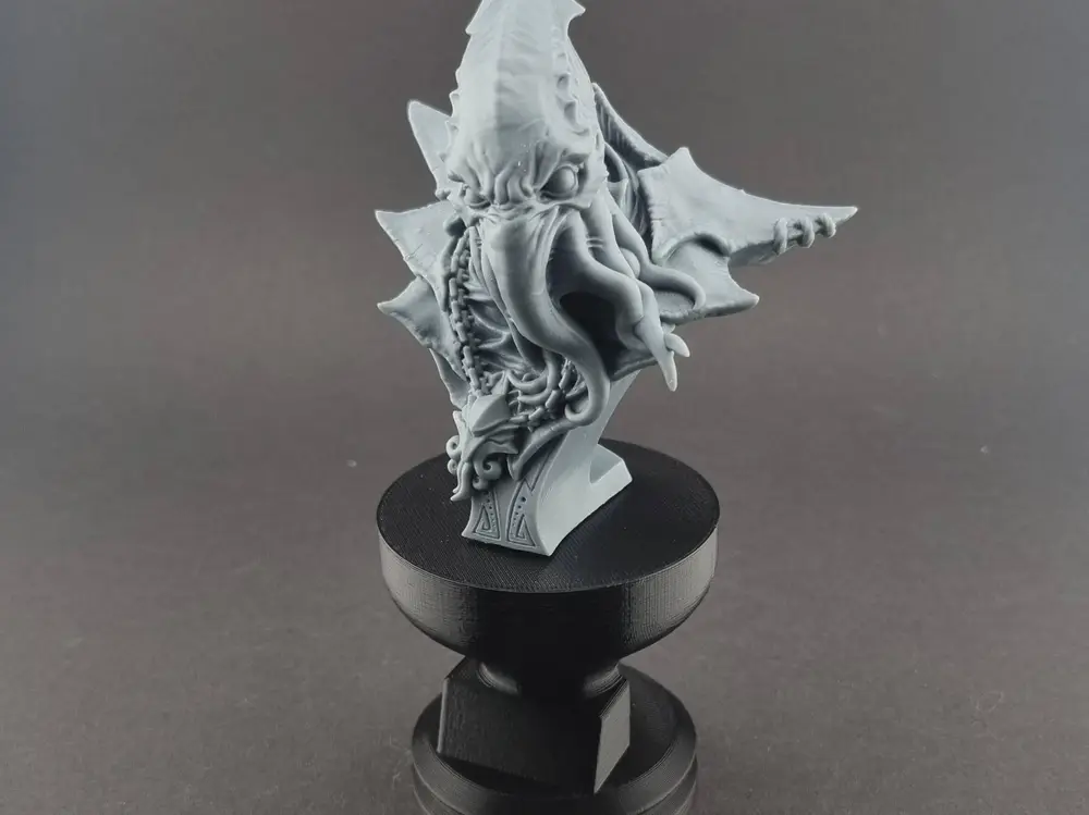 Round bust stand with nameplate