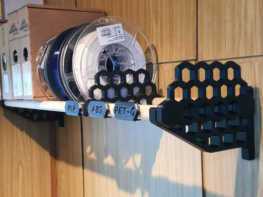 Divider and endcap for spool shelf