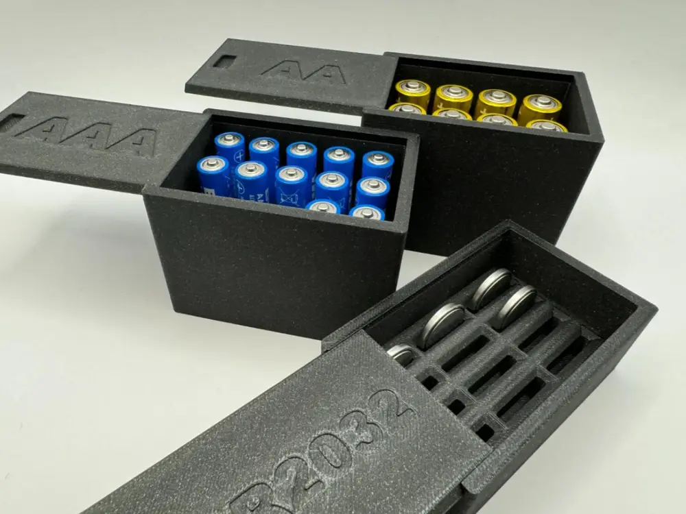 Sliding lid battery storage boxes