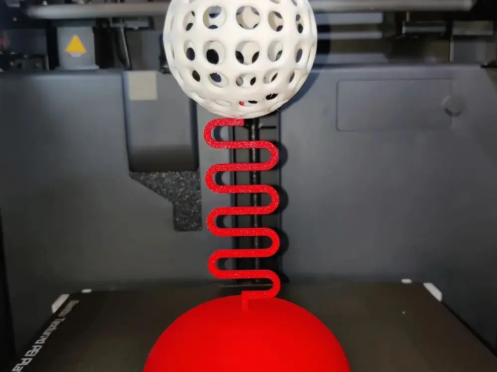 Wobbly toy for cats