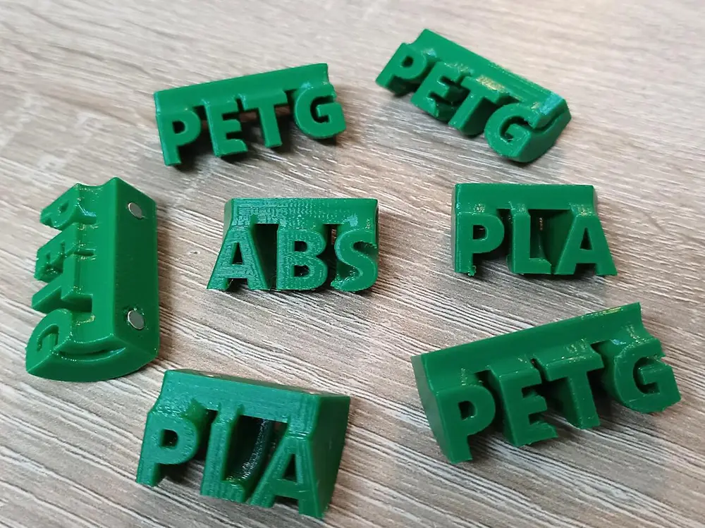 Filament magnetic label