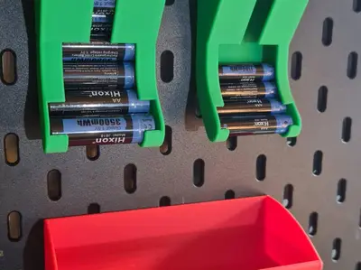Skadis Battery Dispenser AA, AAA + empty bat- tray