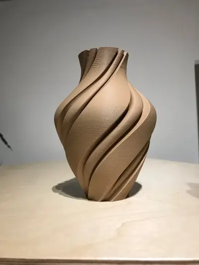 Vase with groves