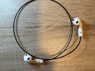 Tethered Airpods for Running