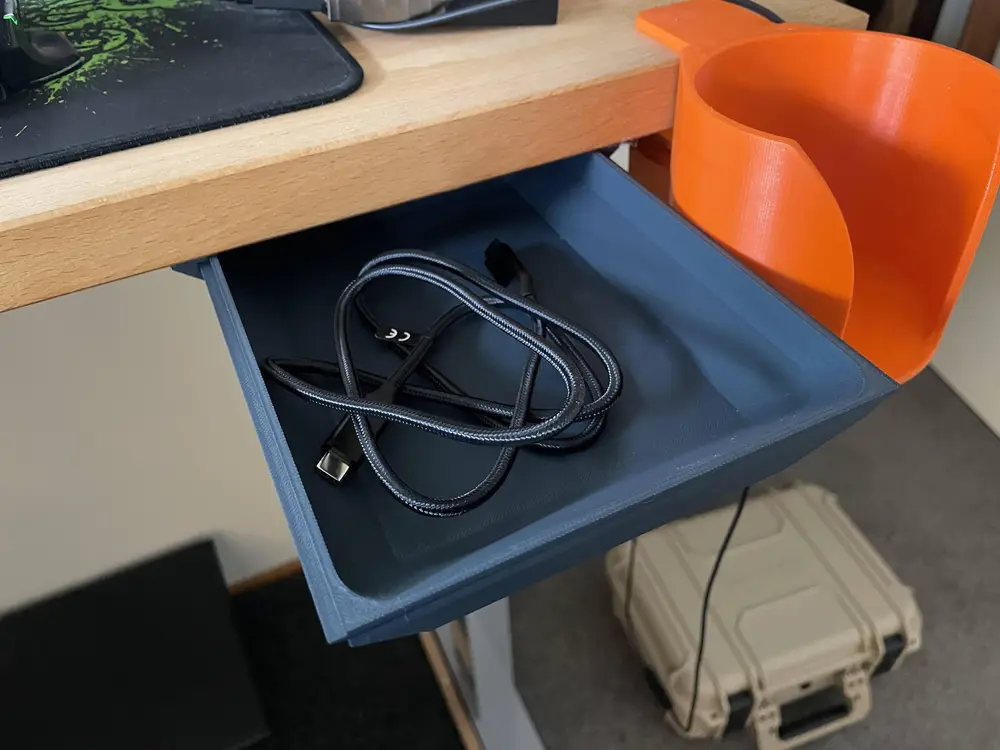 Minimalist desk drawer