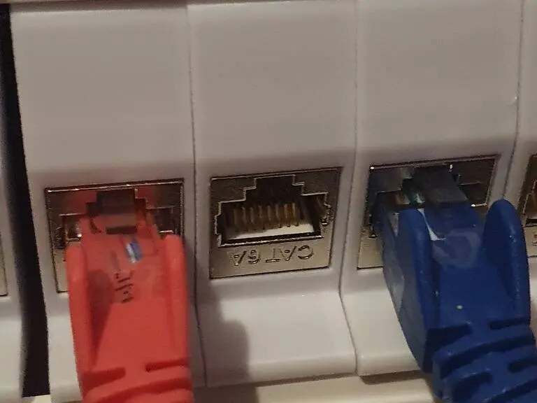 DIN rail frame for Keystone