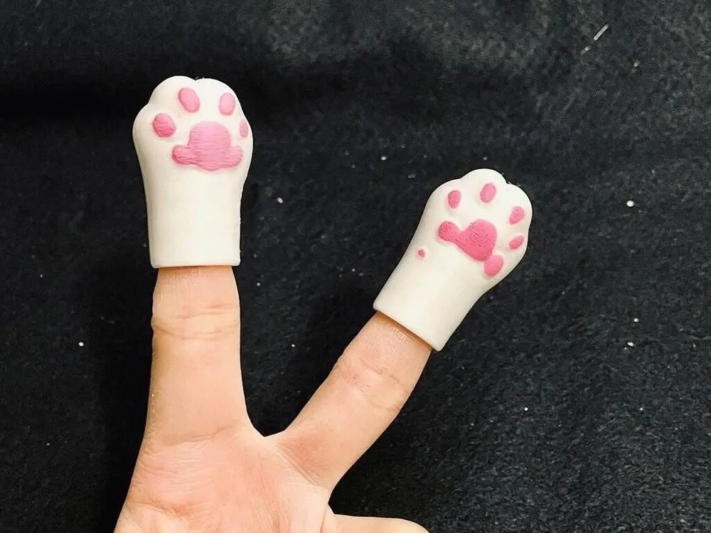 Finger Cat Paw Say Hey!
