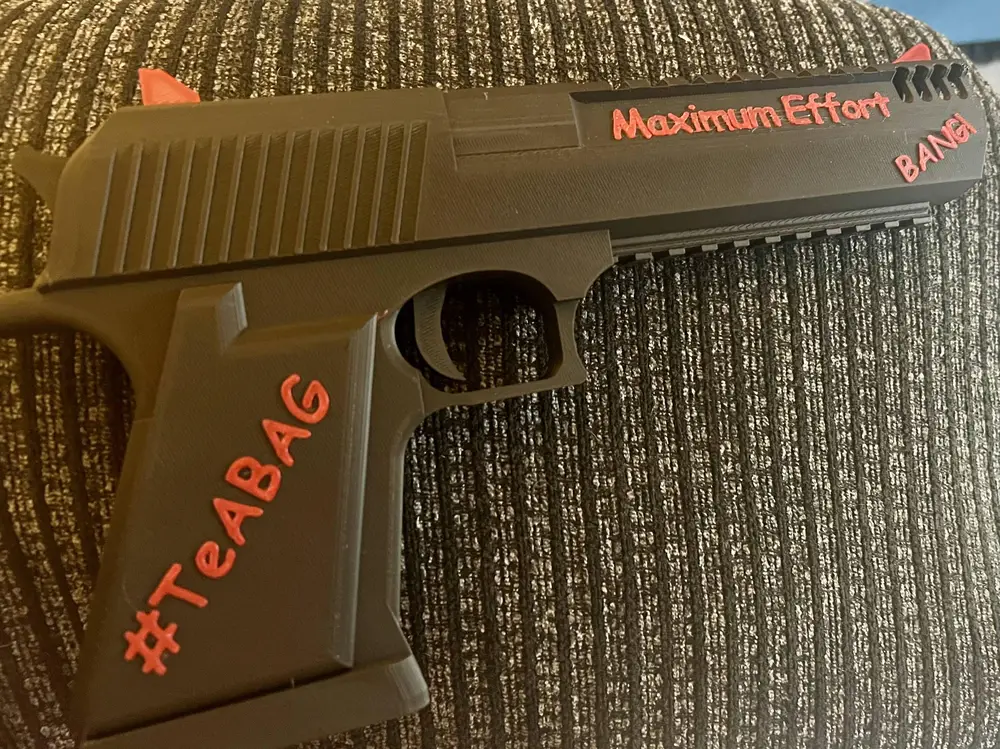 DESERT EAGLE DEADPOOL INSPIRED GUN