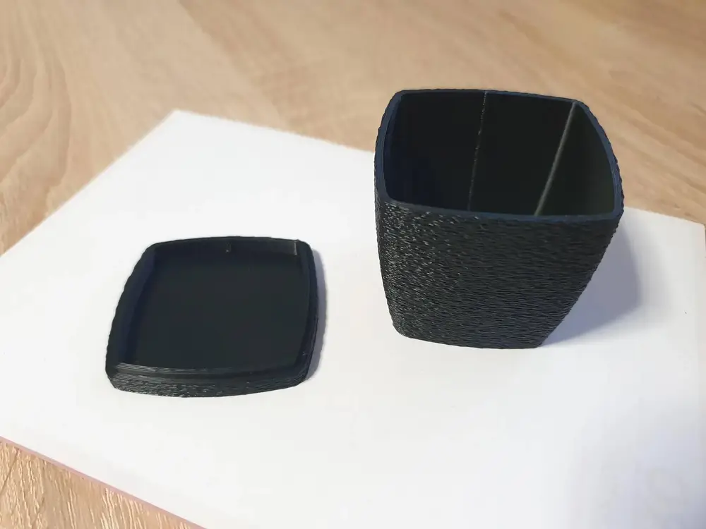 Box with cap