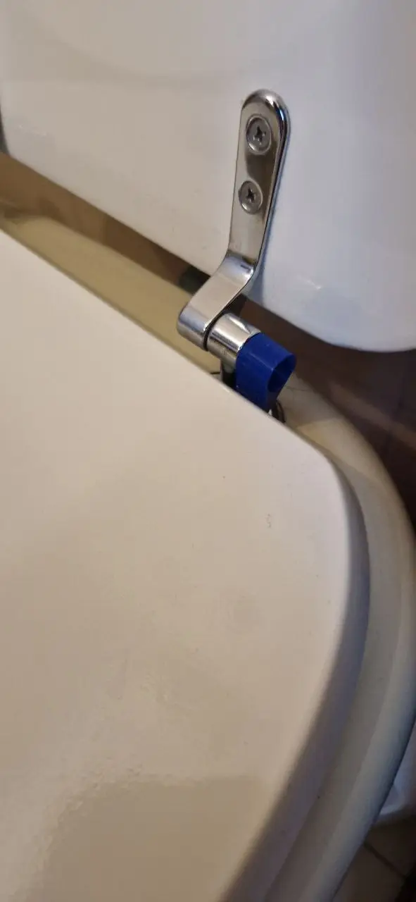 Toilet seat "Sintesi" hinge part replacement