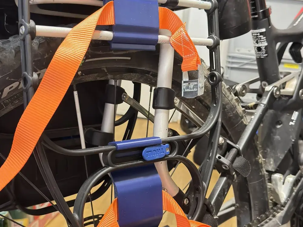 Thule Side Frames clips for straps / screwed