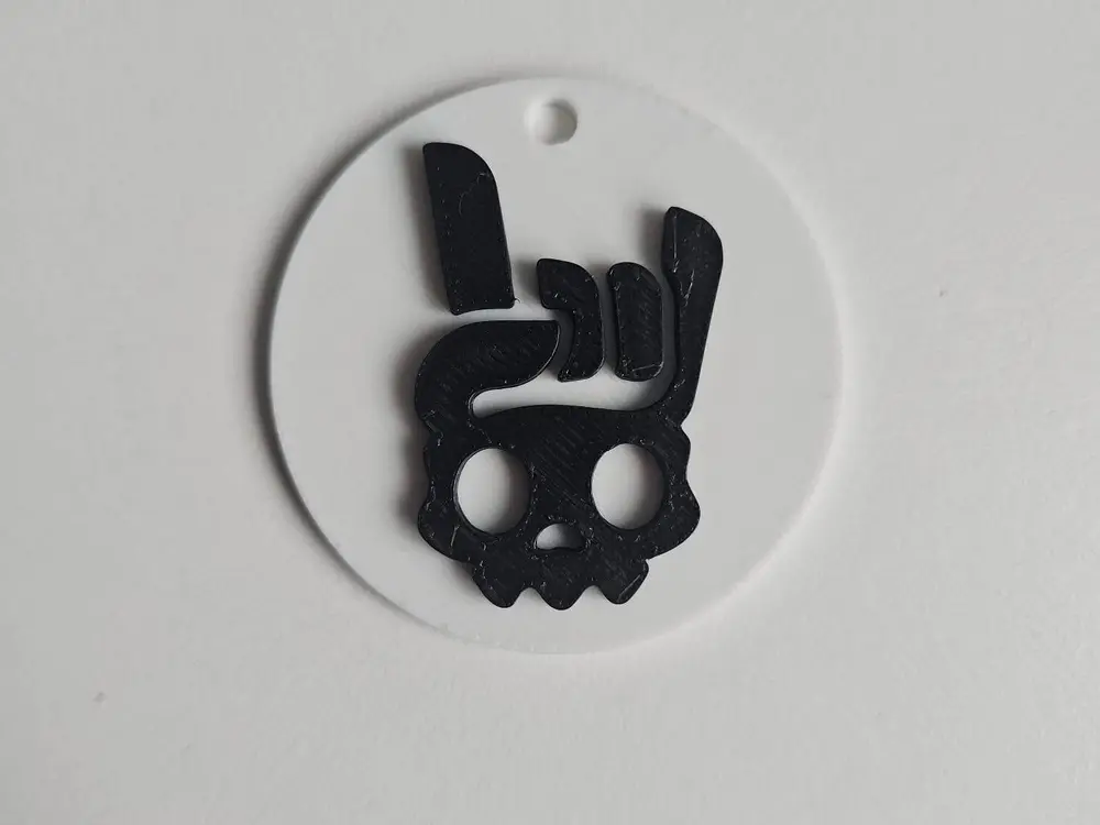 Horned skull keychain