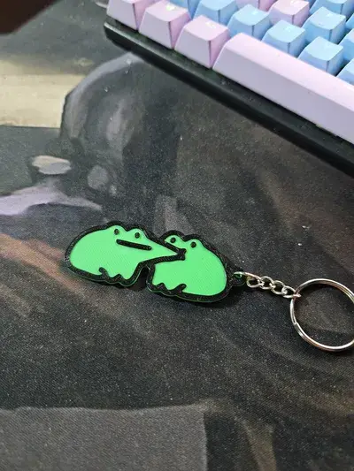 Flork Frogs Kissing keychain