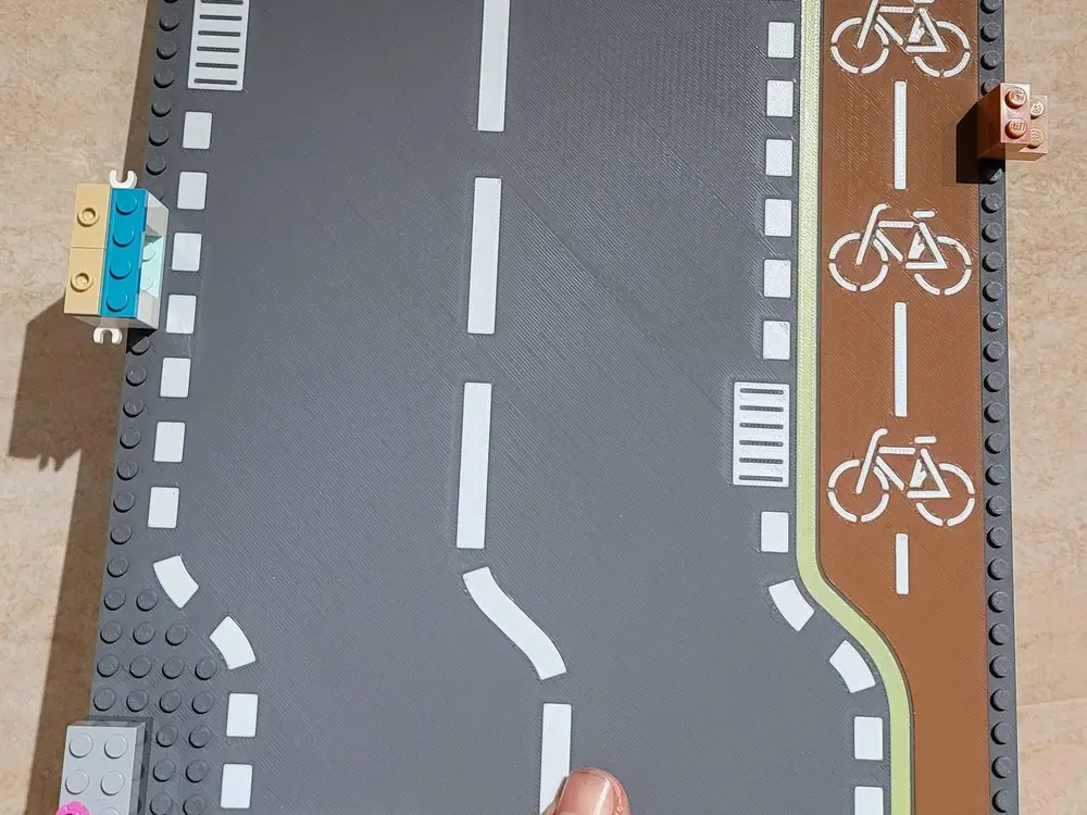 LEGO base plate for bricks with straight cycle path