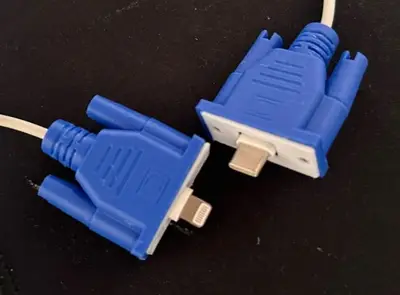 VGA IOS AND ANDROID USB-C / LIGHTNING PROTECTION CABLE