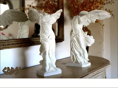 Winged Victory of Samothrace Sculpture