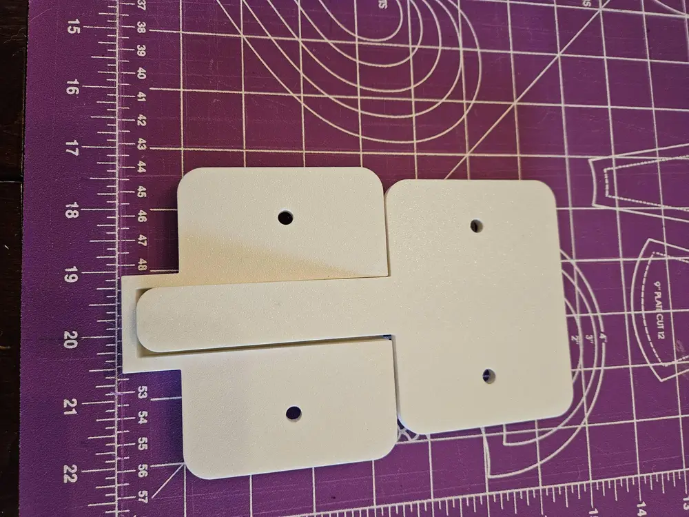 Connectors for corrugated plastic sheets