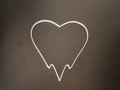 Corazón hueco fino y simple
