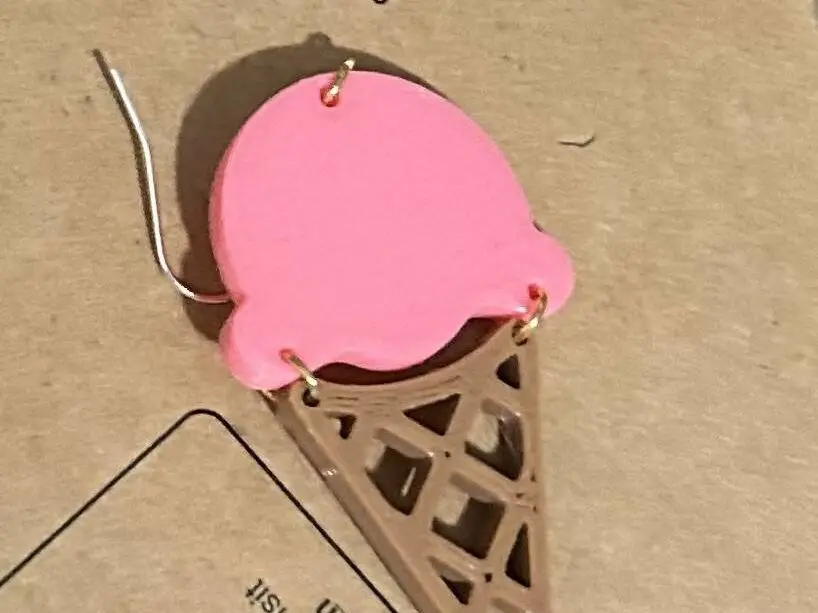 CREAM EARRINGS