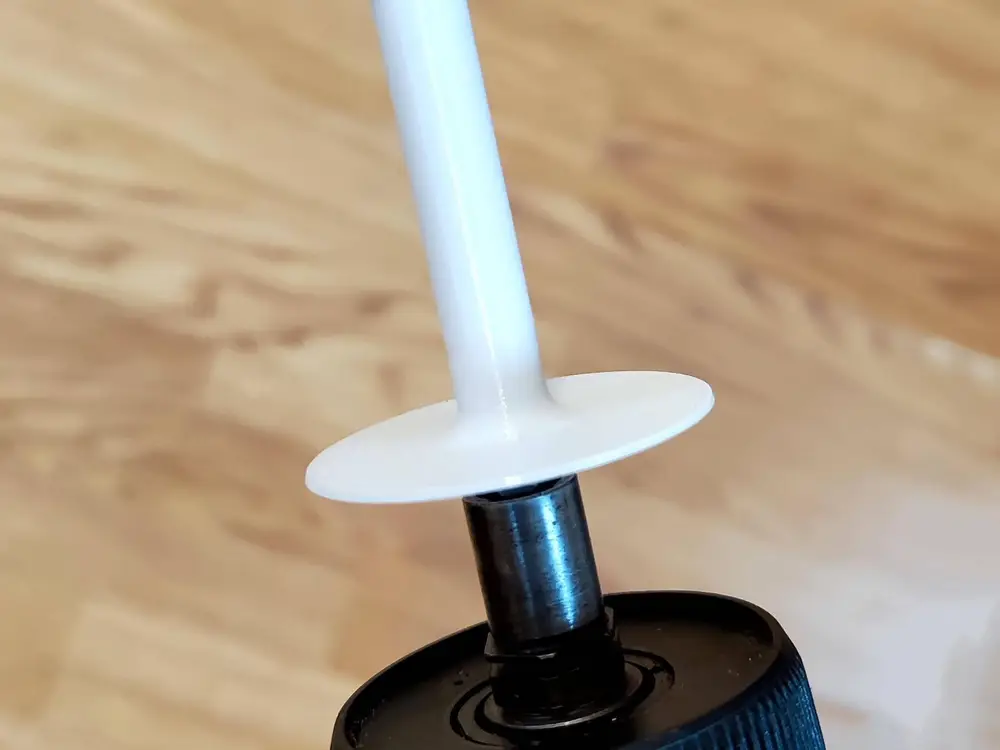 Plastic screw for polystyrene foam insulation