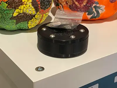 hockey Puck with rollers