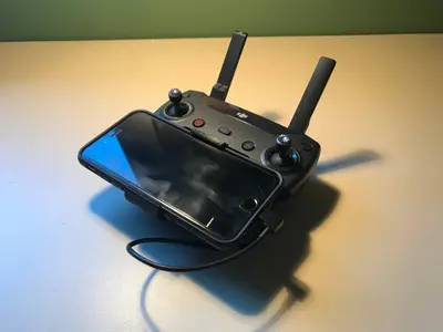 Soporte para el teléfono sobre el mando de DJI mini y modelos que emplean el mismo mando