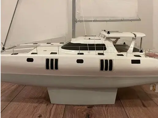 Catamarán de vela Rc