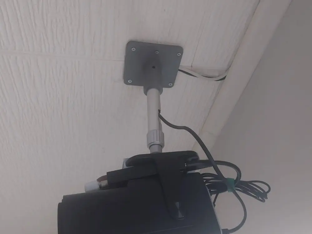 HY320 projector ceiling mount