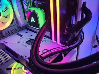 Cable comb sleeve for gpu