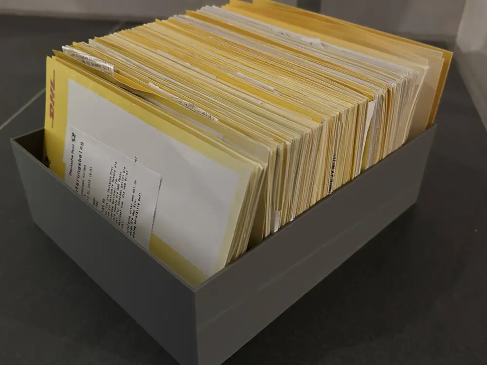 DHL shipment receipt box / Box für DHL Sendungsbelege