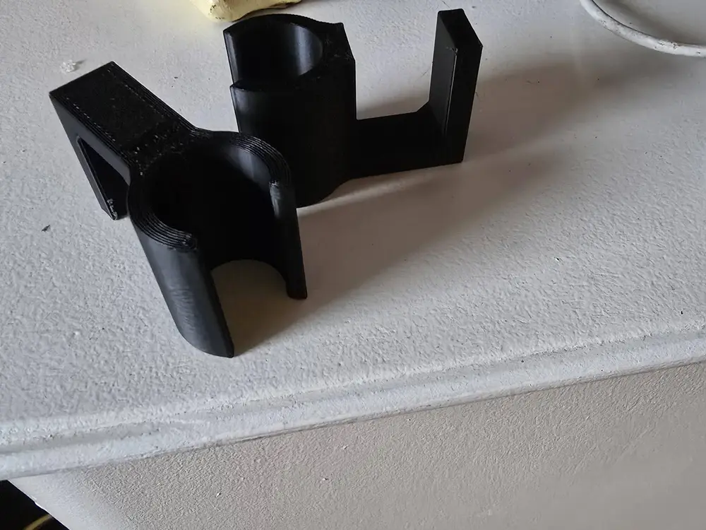 Crutches holder to go