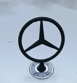 奔驰立标