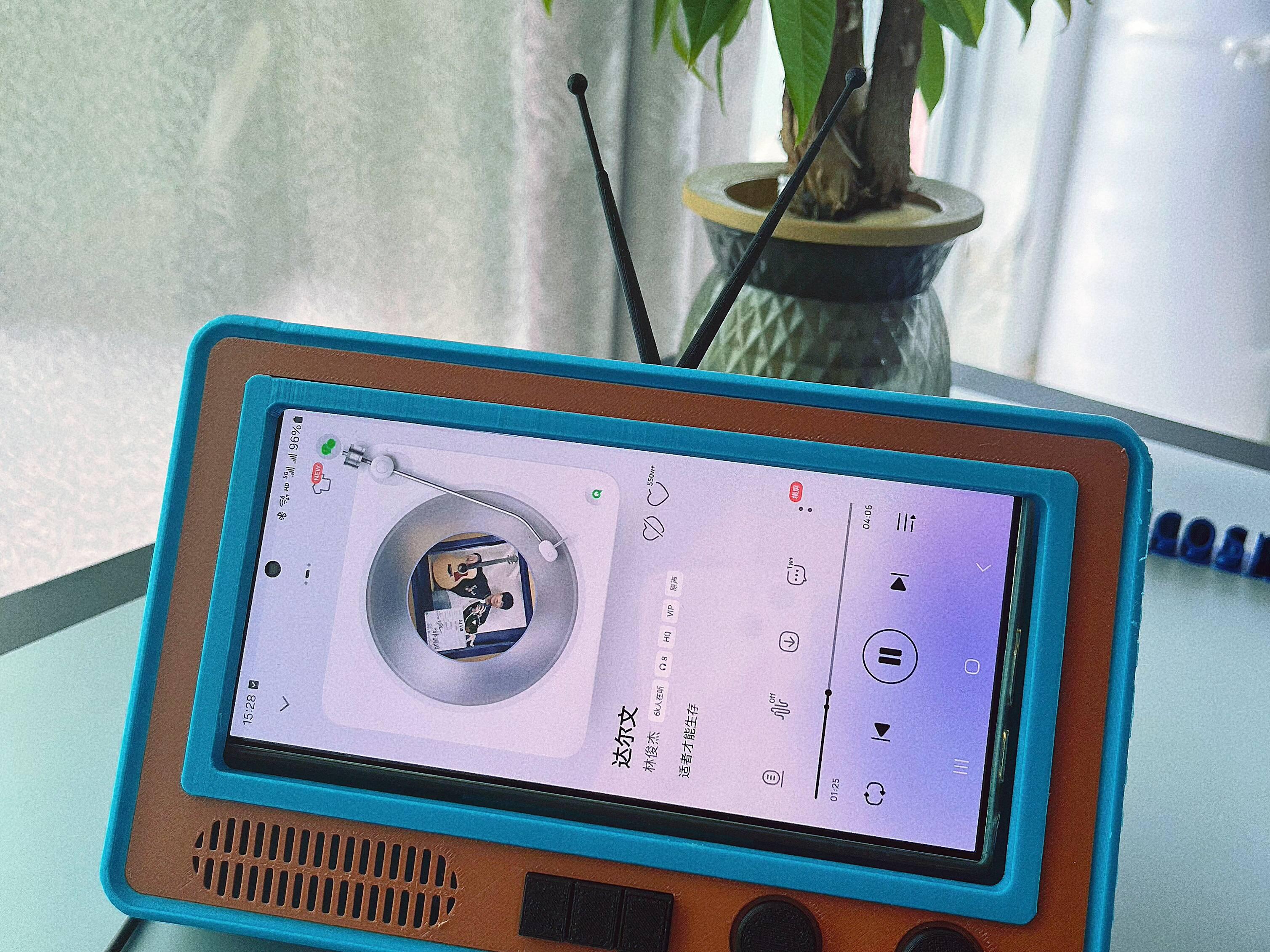 多功能复古电视手机支架带蓝牙音箱和无线充Multi functional Retro