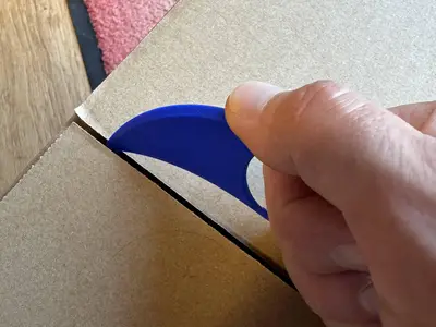 Minimalist letter and parcel opener
