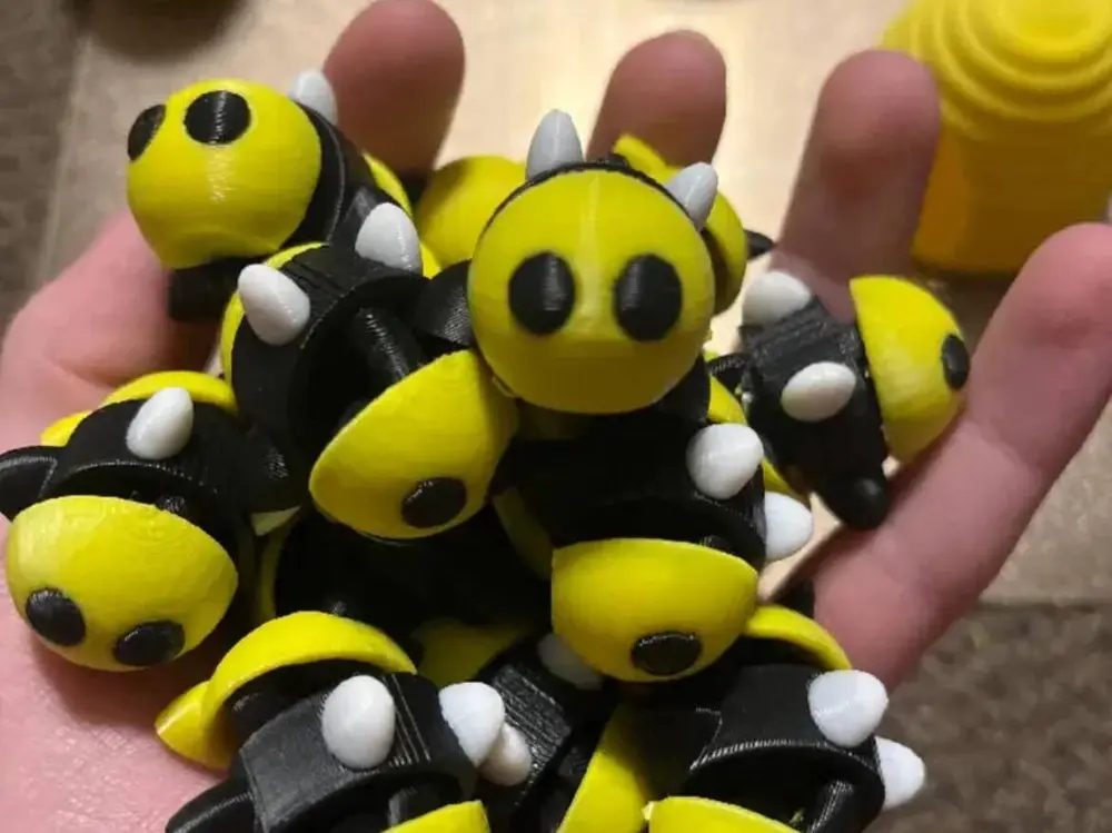 Articulated bee