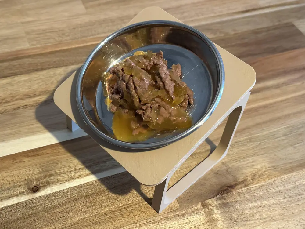 Stylish angled pet bowl frame for 120mm pet food bowls
