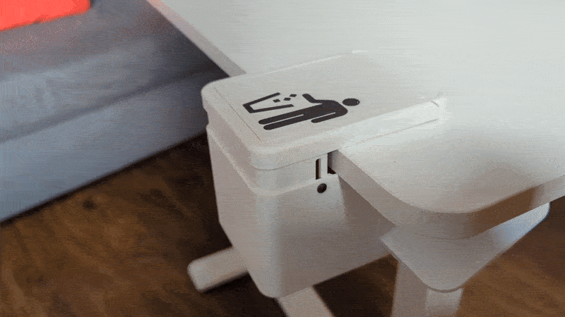 Desktop trash bin