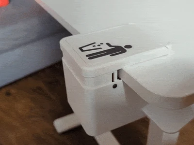 Desktop trash bin