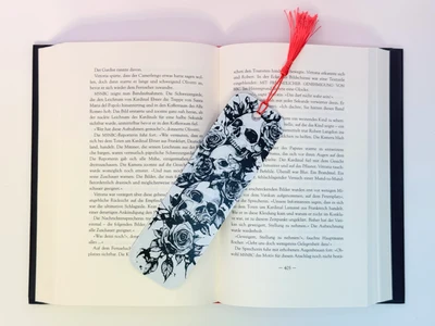 Bookmark Skulls on roses