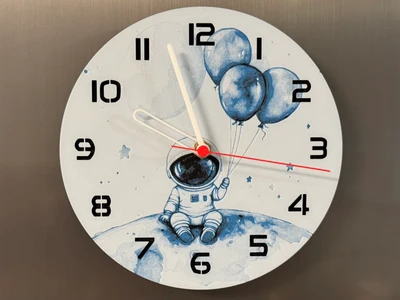 wall / desk clock cute Astronaut