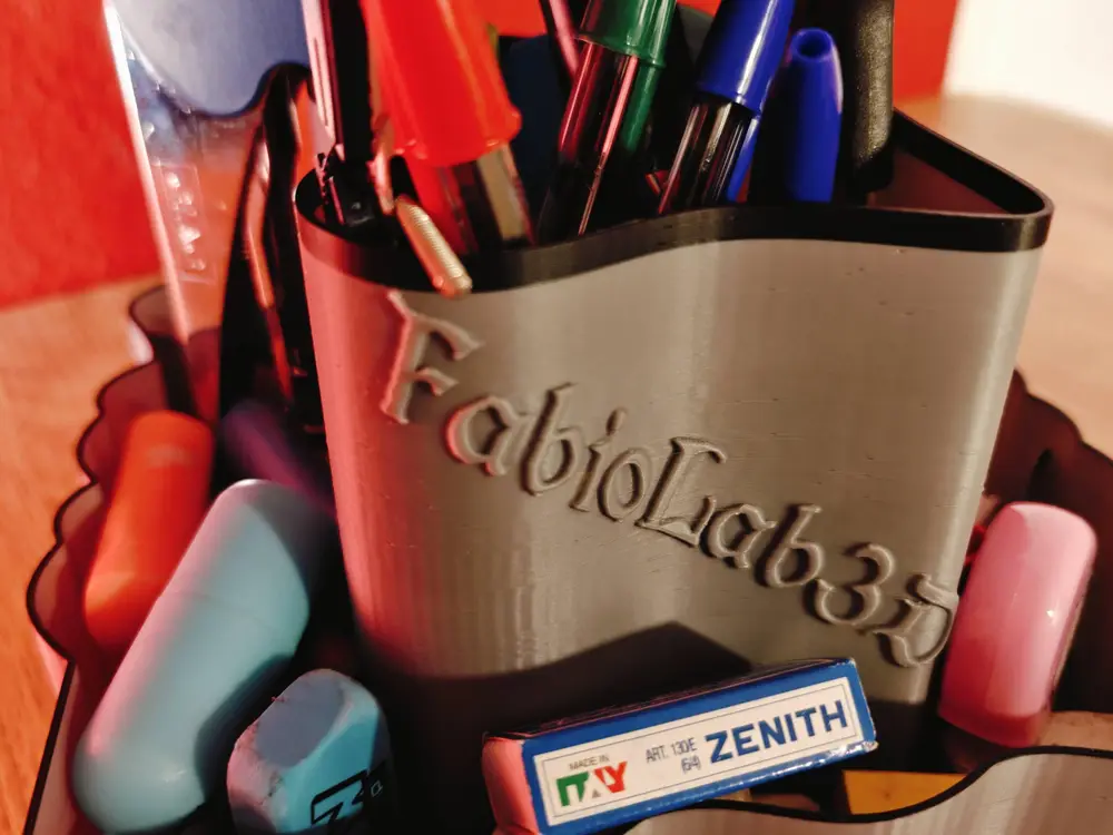 Modern wave pen holder